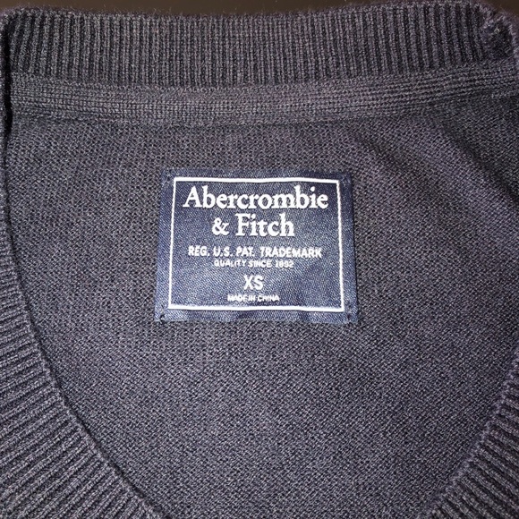Abercrombie & Fitch: XS Men’s Sweater - Picture 3 of 5